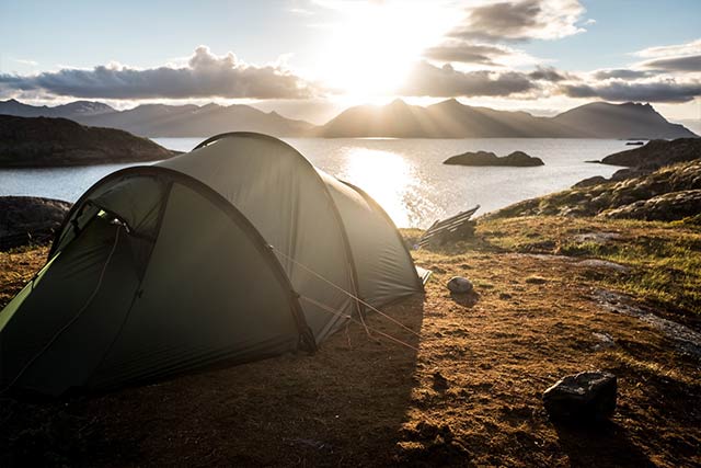 wildcamping tent near lake Scotland